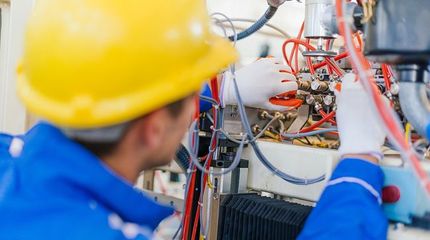 成为高级工业机器人工程师的三个阶段与计算机网络工程的设计与维修